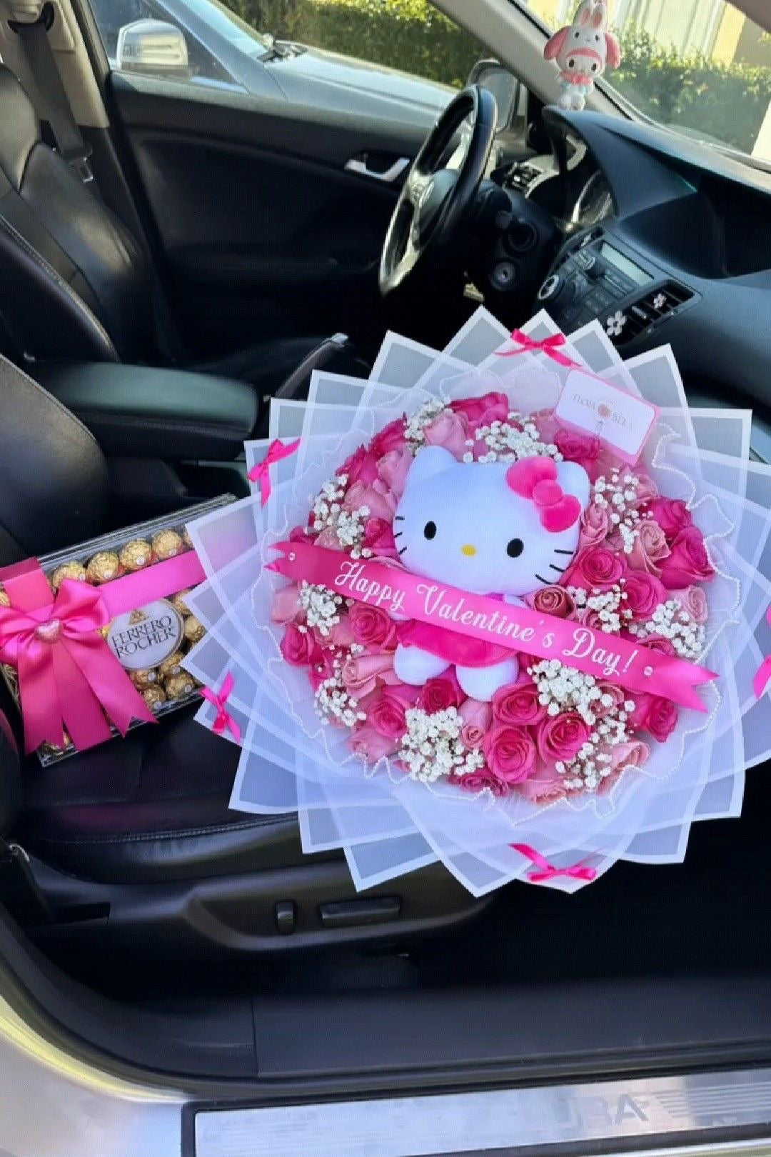 Bouquet of 150 pink flowers with hello kitty doll 🌸🩷