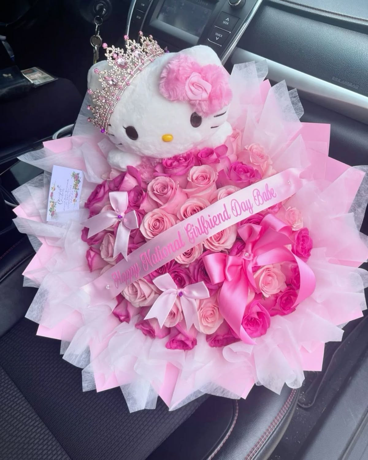 Bouquet of 150 pink flowers with hello kitty doll 🌸🩷