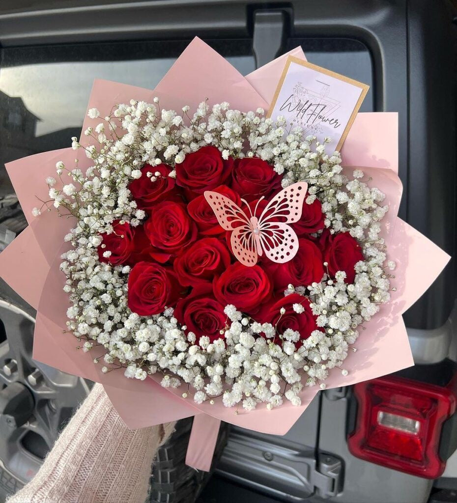 Bouquet of 12 red roses with cloud